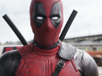 Ryan Reynolds mostra novo traje de Deadpool